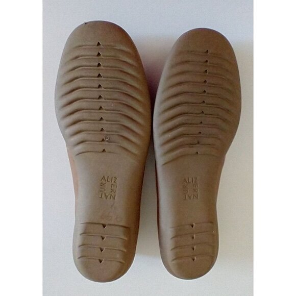 Naturalizer Brown Loafers with Gold Chain - Picture 5 of 8